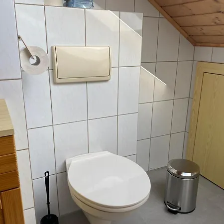 شقة Dachgeschosswohnung Im Zweiten Obergeschoss