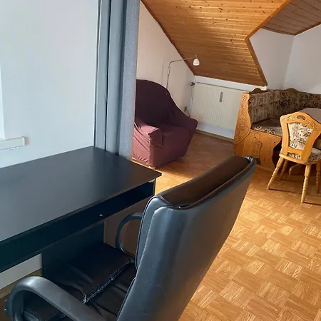 شقة Dachgeschosswohnung Im Zweiten Obergeschoss