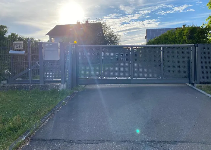 Appartement Dachgeschosswohnung Im Zweiten Obergeschoss *