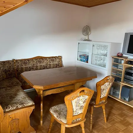 Apartman Dachgeschosswohnung Im Zweiten Obergeschoss *