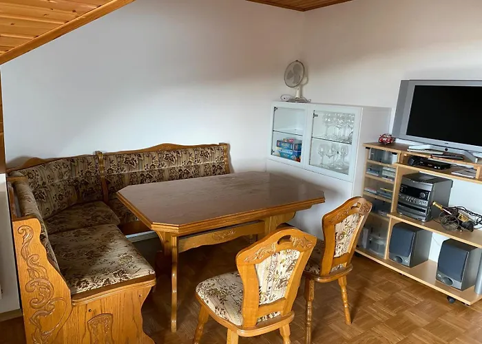 Appartement Dachgeschosswohnung Im Zweiten Obergeschoss *